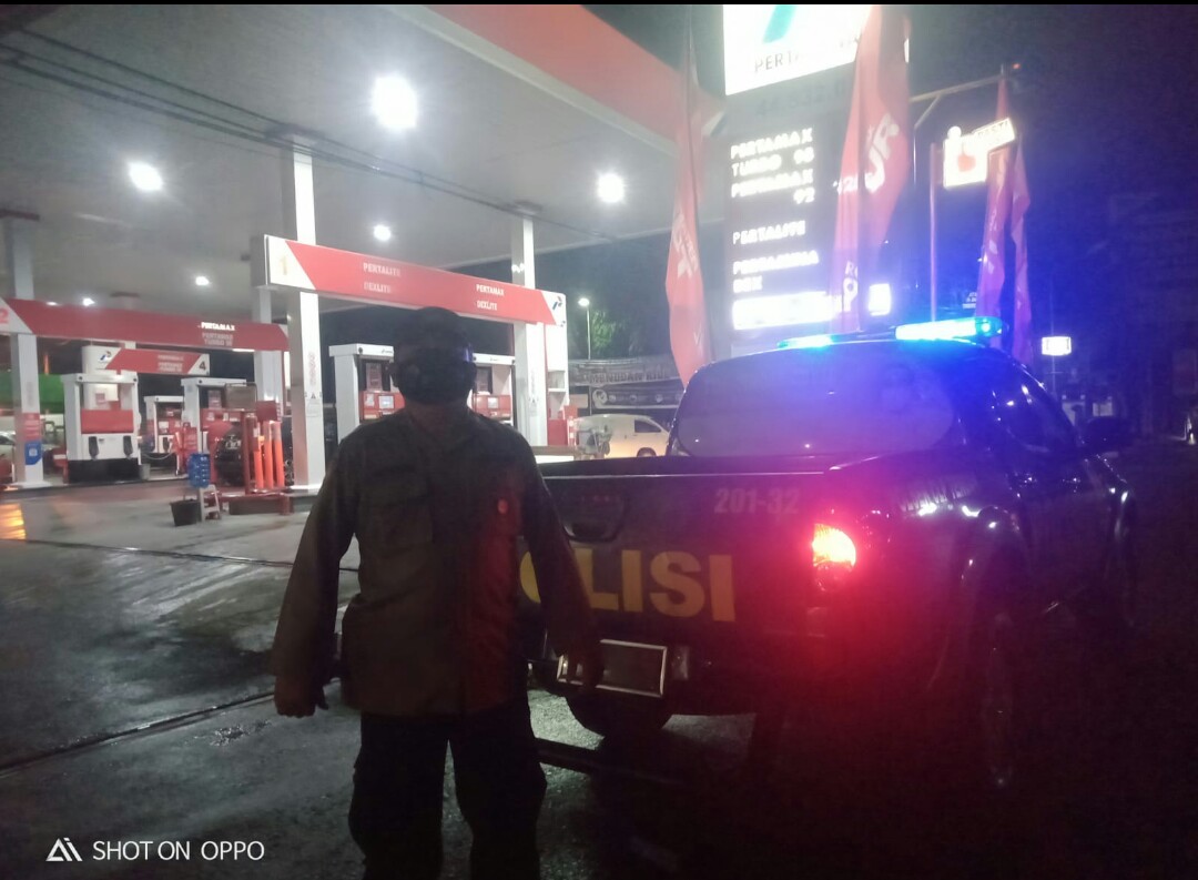 ANGGOTA POLSEK CILACAP TENGAH PATROLI , SASAR  SPBU,  Selasa (14/06/2022).